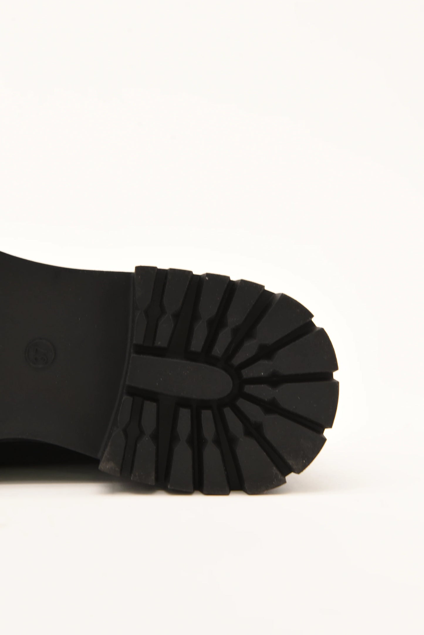 MOCASIN AZAREY NEGRO CHAROL