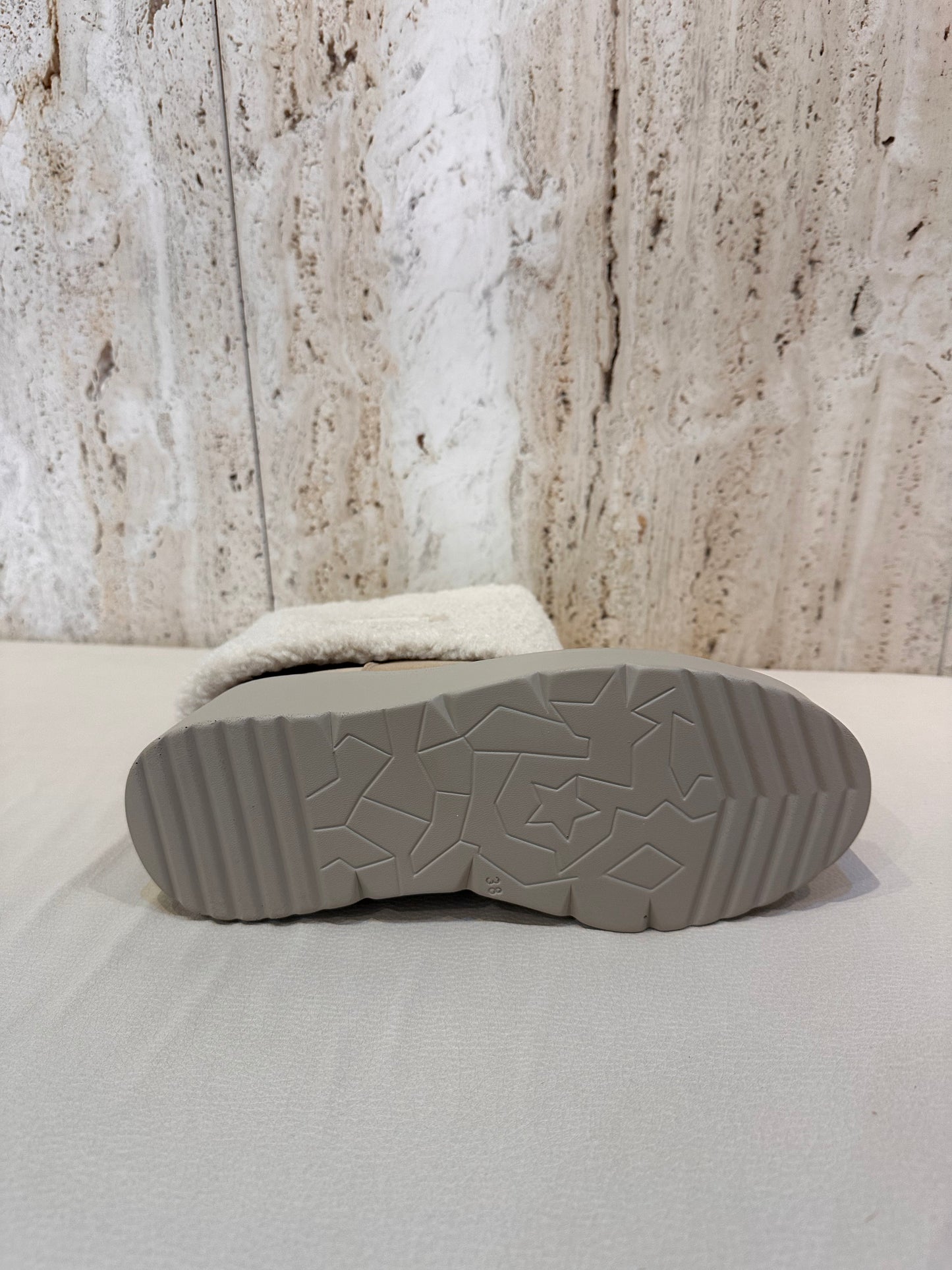 BOTA DANGELA PELO