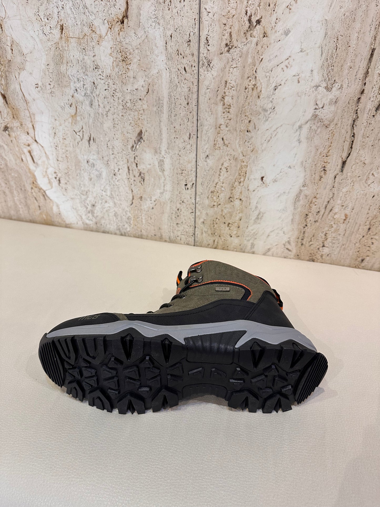 BOTA TREK SLOTT